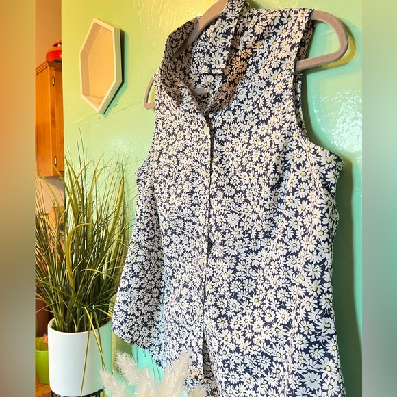 J.Crew Women’s Re-Imagined Sleeveless Floral Button-Up Top Size S | Navy Daisy P - Picture 11 of 13